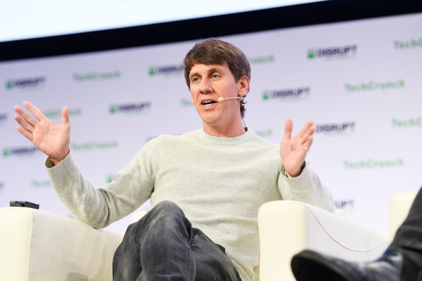 Dennis Crowley, fundador de Foursquare, se aleja de la empresa