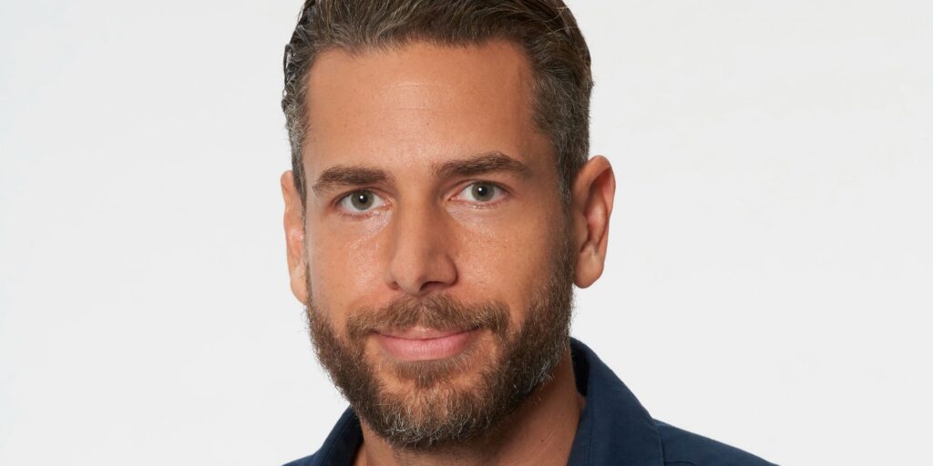 Despedida de soltera: Explicación de la carrera musical de Casey Woods |