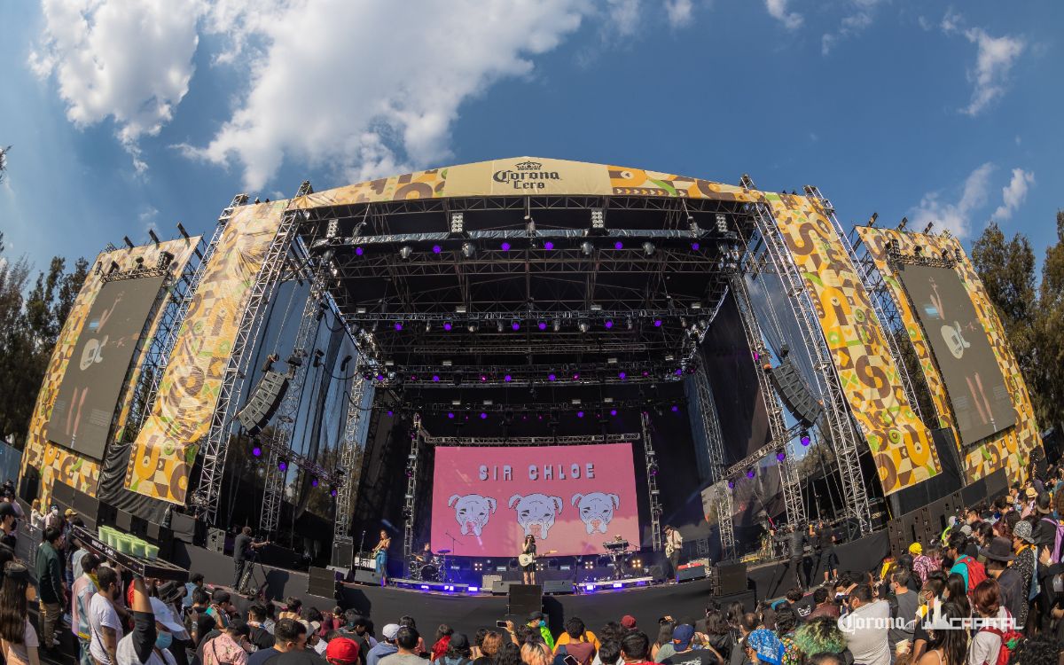 Detienen a cinco hombres por robo de celulares en el Corona Capital