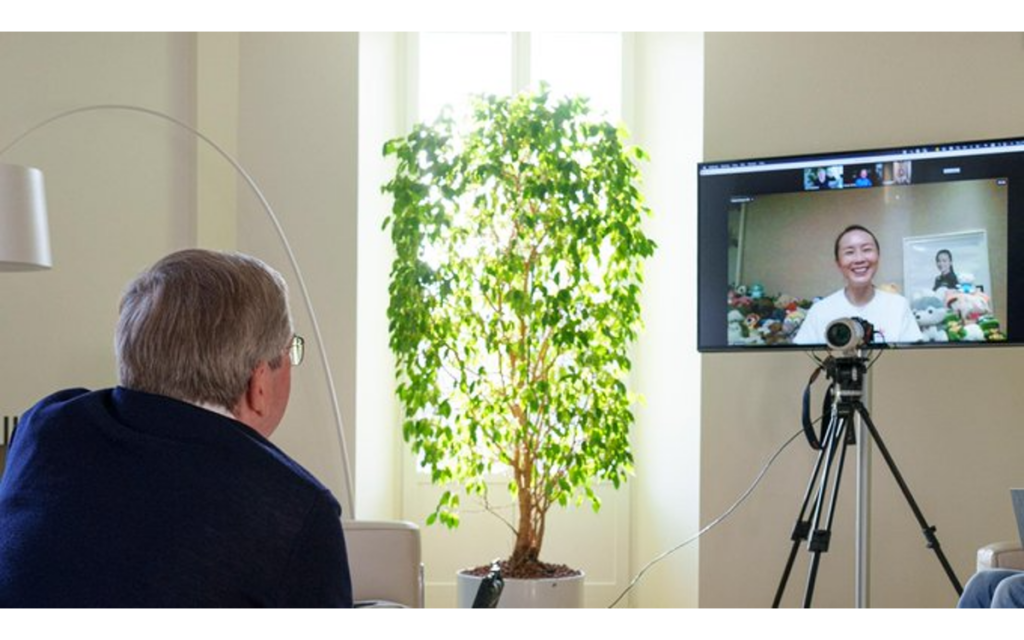 Dialoga Thomas Bach por videollamada con Peng Shuai | Video