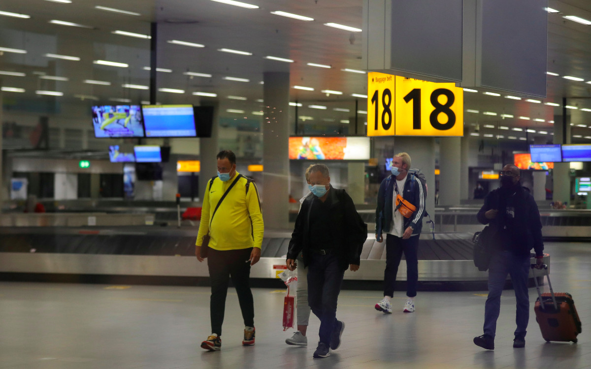 EU emite aviso de 'no viajar' hacia ocho países africanos por temor a Omicron