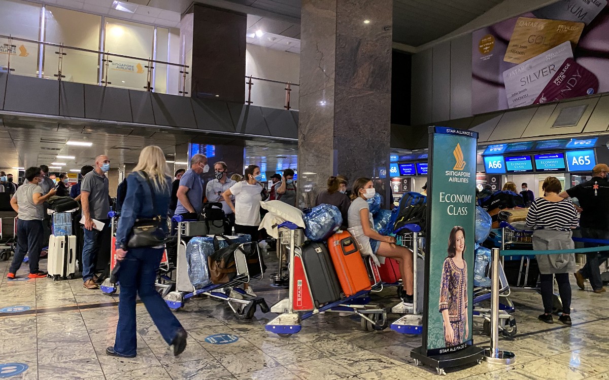 EU y Canadá también restringen viajes por variante 'Omicron'