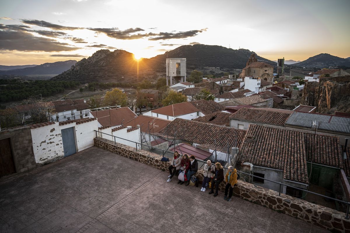 El 15-M rural desafía al PSOE y al PP