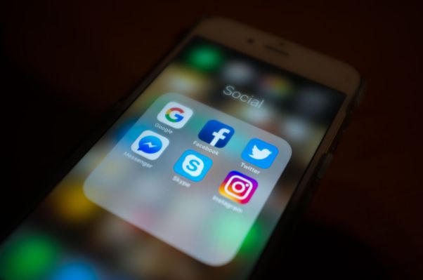 El DCMS del Reino Unido vuelve a llamar a Facebook por el acceso a los datos de los usuarios y pide a las autoridades de competencia que investiguen