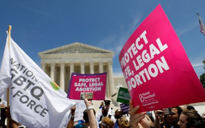 Activistas por el derecho al aborto durante una manifestación frente al Tribunal Supremo de Estados Unidos, Washington.
