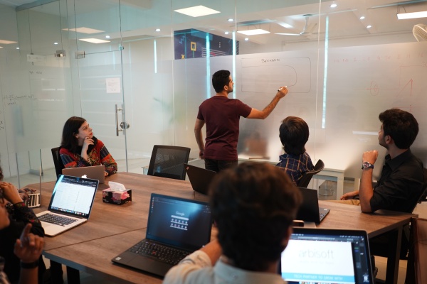 El cofundador de Arbisoft, Yasser Bashir, habla de generar confianza con empresas emergentes en sus primeras etapas