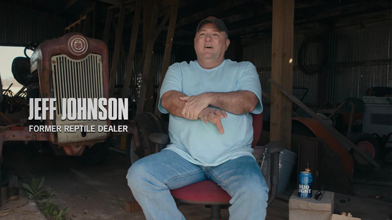 El comerciante de reptiles Jeff Johnson presuntamente muerto por suicidio