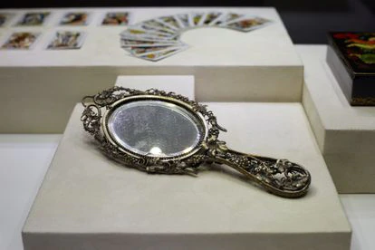 Un espejo que perteneció a la artista.