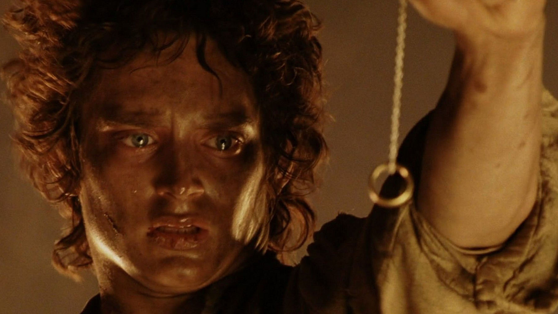 Elijah Wood defiende el Universo Cinematográfico de Marvel