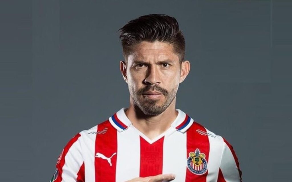 Es Oribe Peralta la primera baja del Guadalajara | Tuit