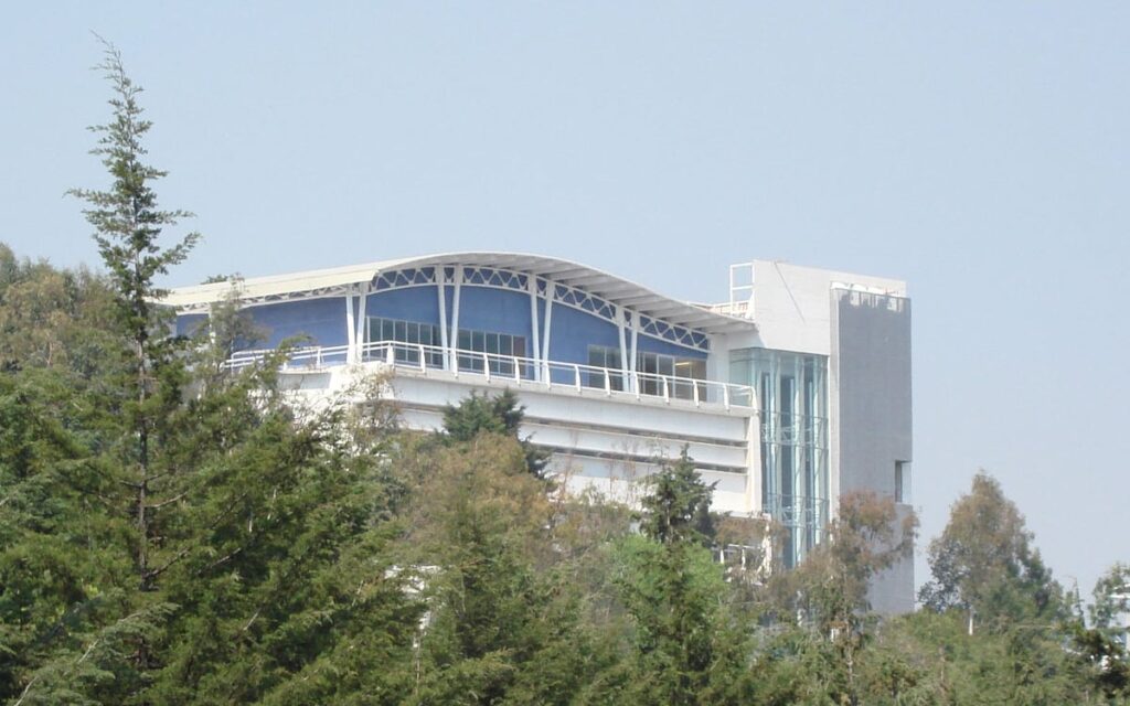 Estudiantes protestan contra 'atropelladas decisiones unilaterales' del director del CIDE