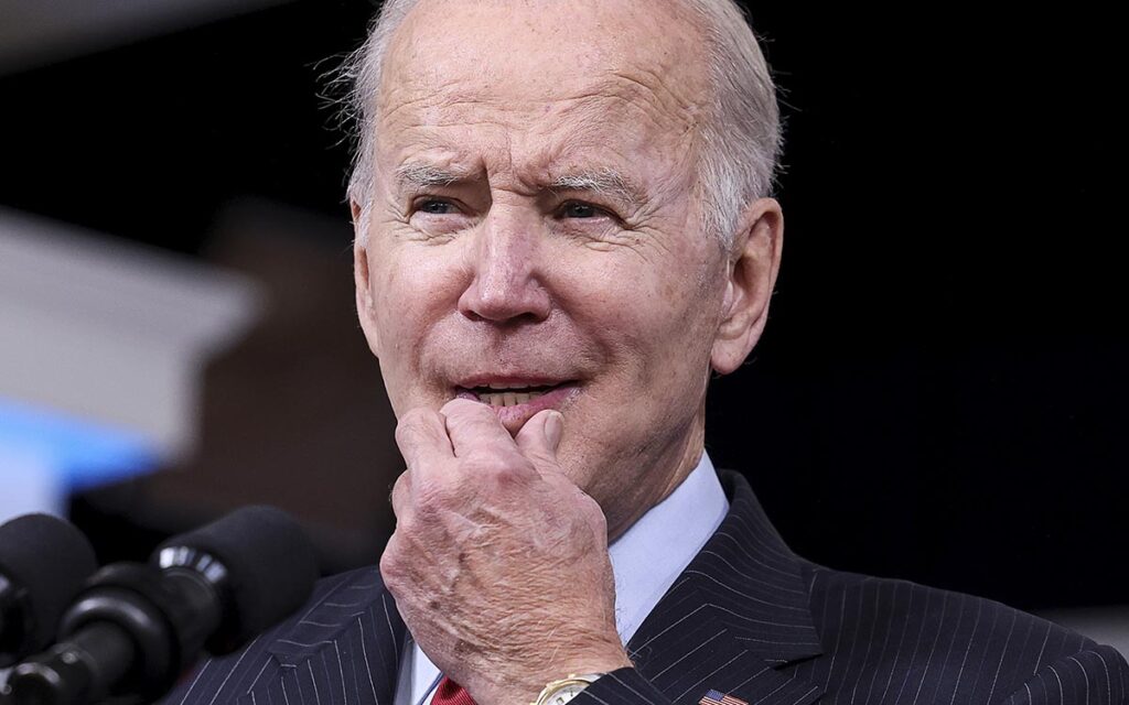 Extirparon a Biden un pólipo benigno pero potencialmente precanceroso durante colonoscopia, revela médico