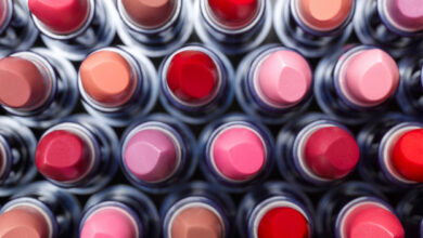 Google ahora te permite probarte virtualmente el maquillaje usando AR, comprar en videos de influencers