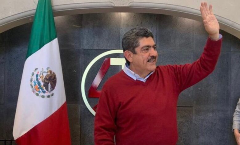 Hace Espino spot para afiliarse a Morena... y lo tunden en redes