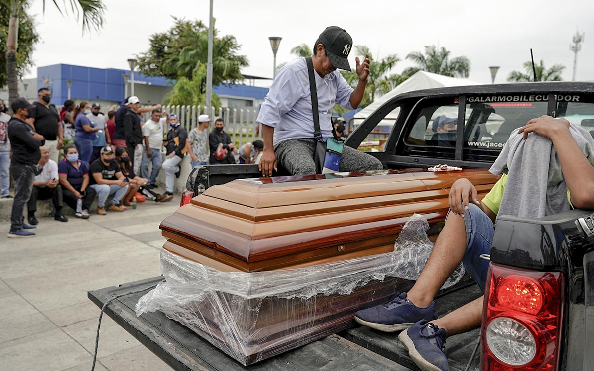 Identifican a 34 de los 68 presos asesinados en cárcel de Ecuador; renuncia encargado de las prisiones