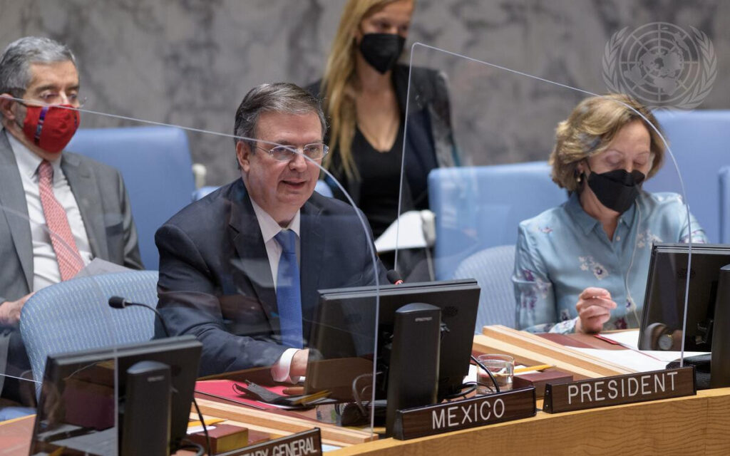 Insuficientes, los esfuerzos de la ONU para combatir mercado negro de las armas: Ebrard