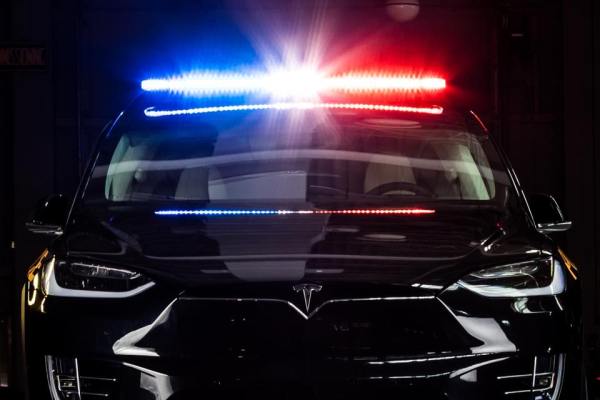 La Policía Provincial de Ontario revela un prototipo de vehículo de persecución Tesla Model X