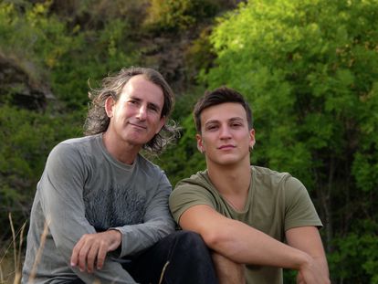 Andoni Canela y su hijo Unai, en 'Panteras'.