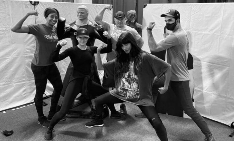 La estrella de She-Hulk, Jameela Jamil, elogia a su equipo de acrobacias de MCU en la imagen de BTS