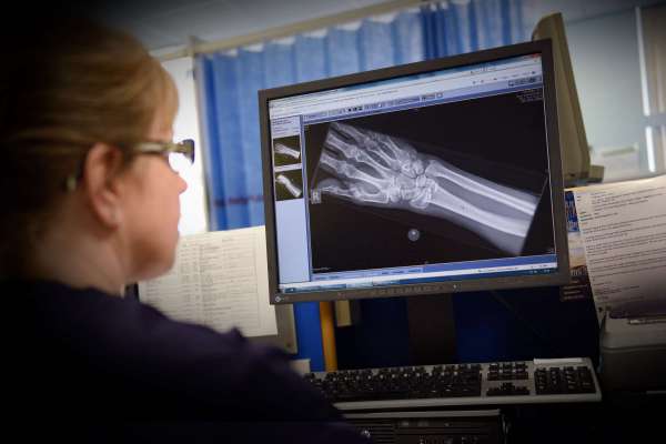 La facultad de la startup de inteligencia artificial gana un contrato para predecir los requisitos futuros del NHS del Reino Unido