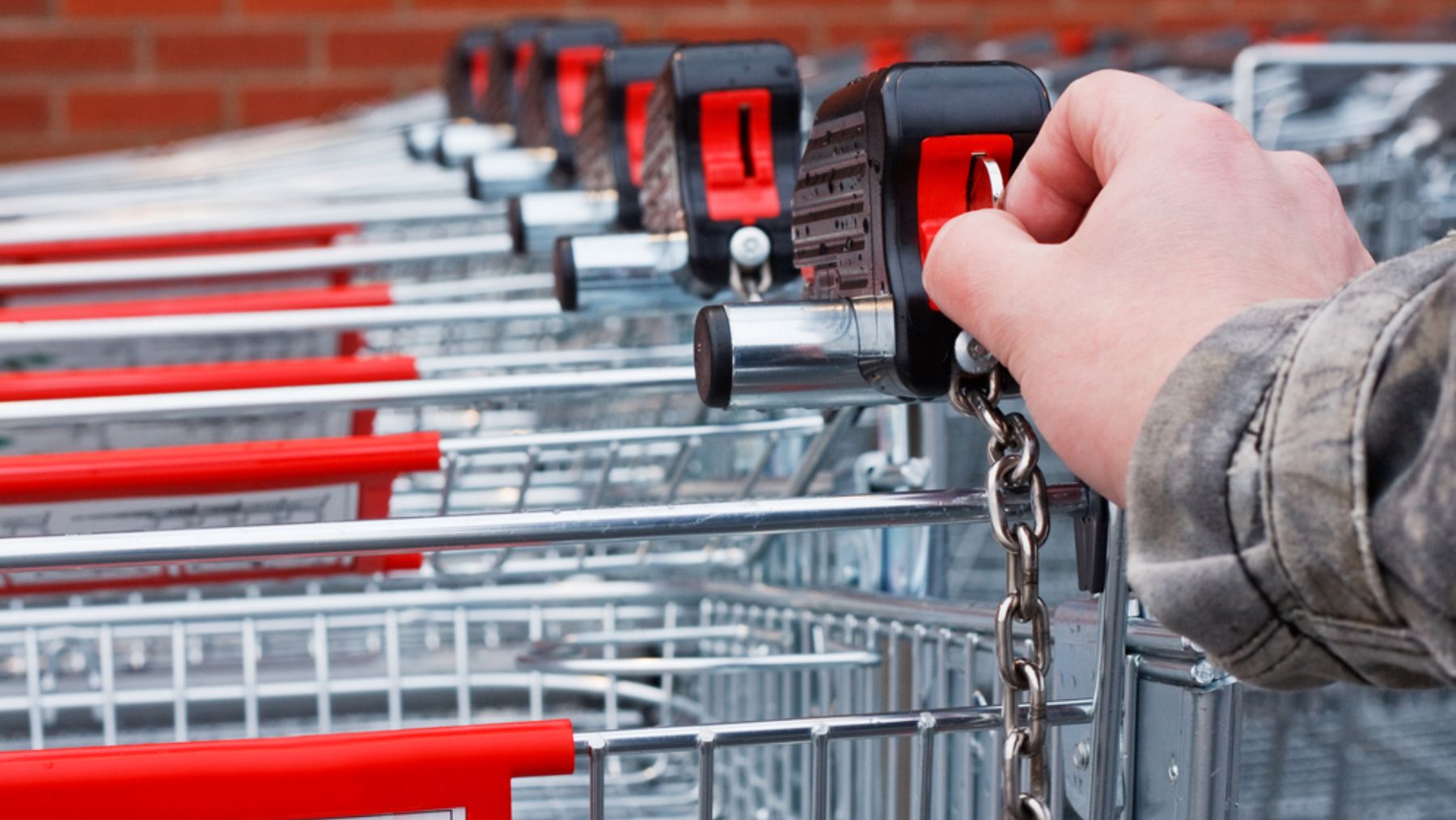 La moneda en el carrito del supermercado: ¿Para qué sirve realmente?