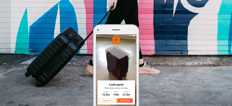 La nueva función AR de Kayak le dirá si su bolso de mano cabe en el compartimento superior