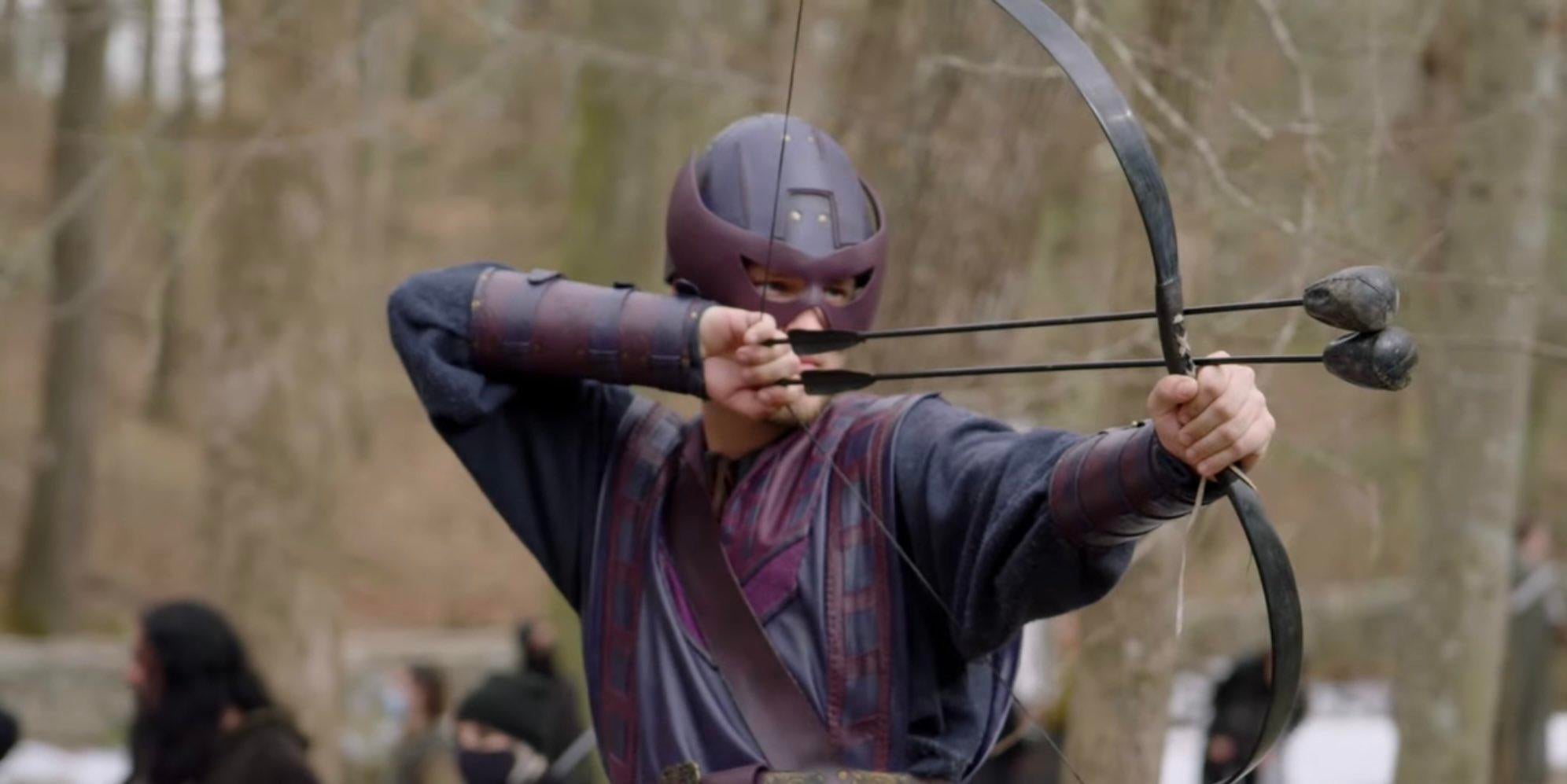 La nueva promoción de Hawkeye revela el disfraz clásico del personaje de LARPer
