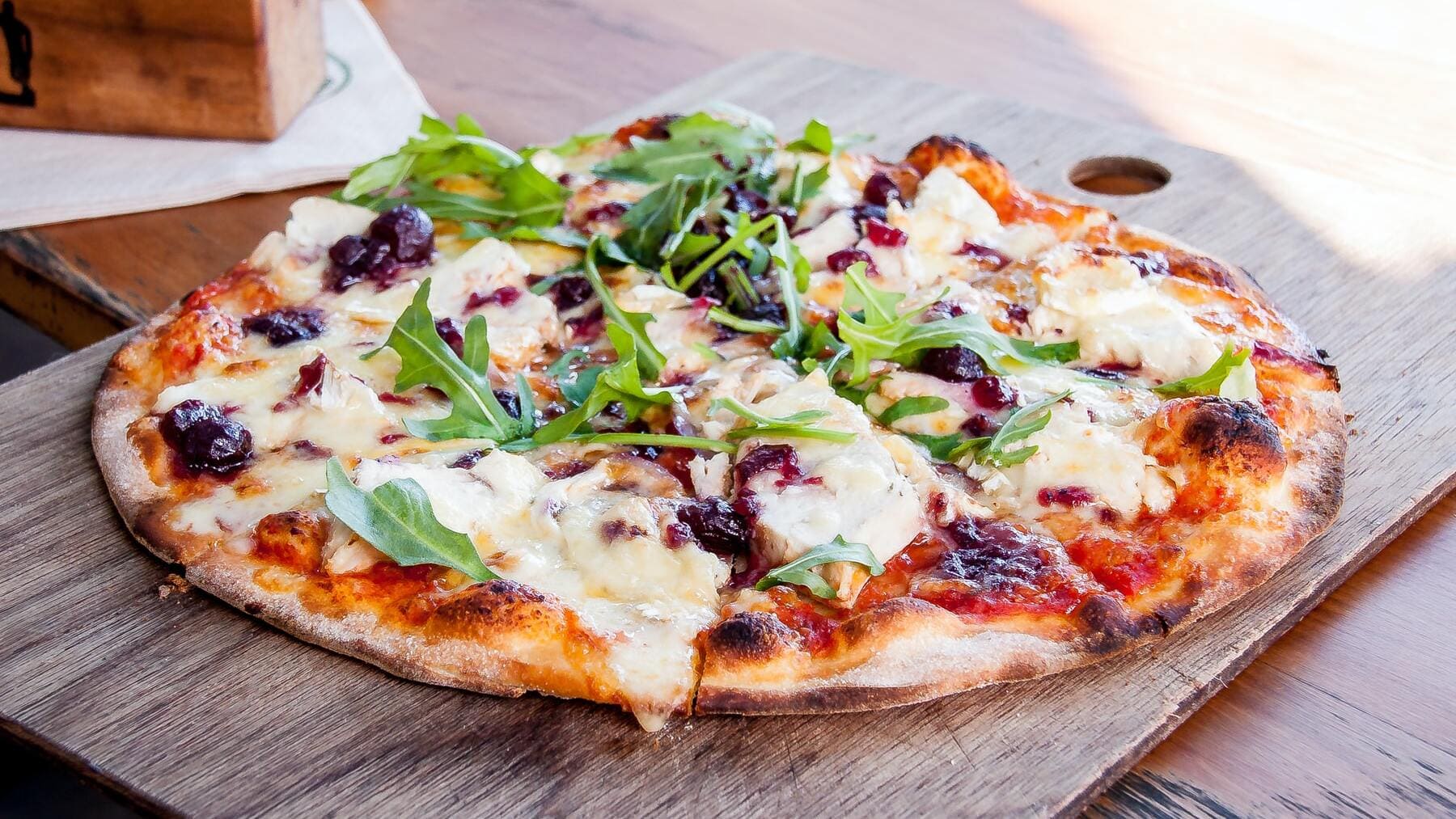 La razón matemática por la que no deberías volver a pedir dos pizzas medianas