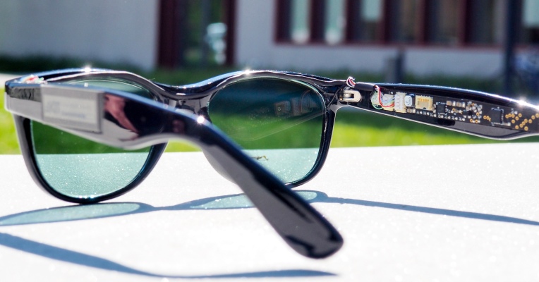 Las lentes de células solares dan una carga a estos tonos