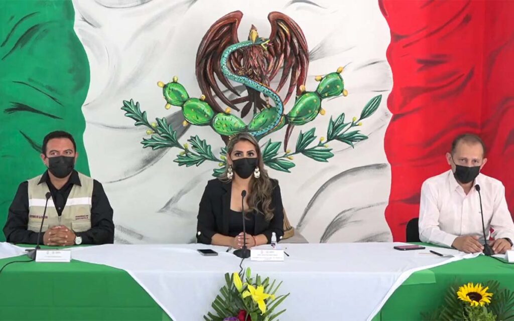Levanta polémica Evelyn Salgado; aparece frente a bandera nacional modificada