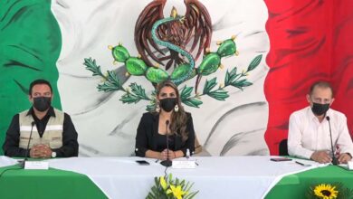 Levanta polémica Evelyn Salgado; aparece frente a bandera nacional modificada