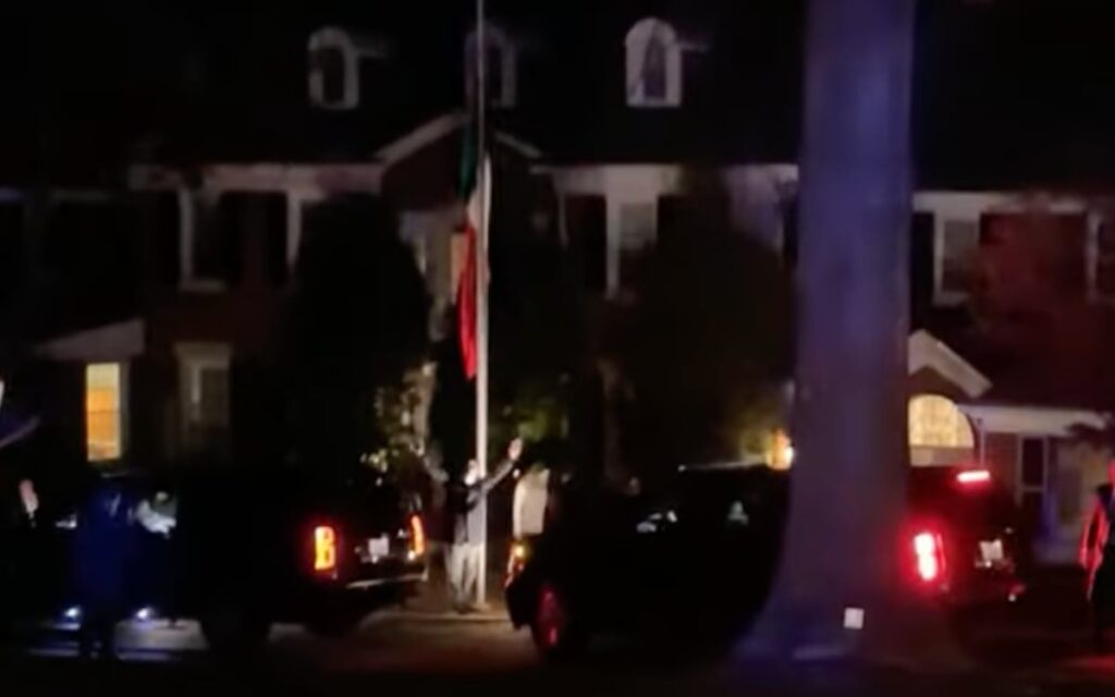 Llega AMLO a EU para Cumbre Trilateral; simpatizantes le dan la bienvenida | Video