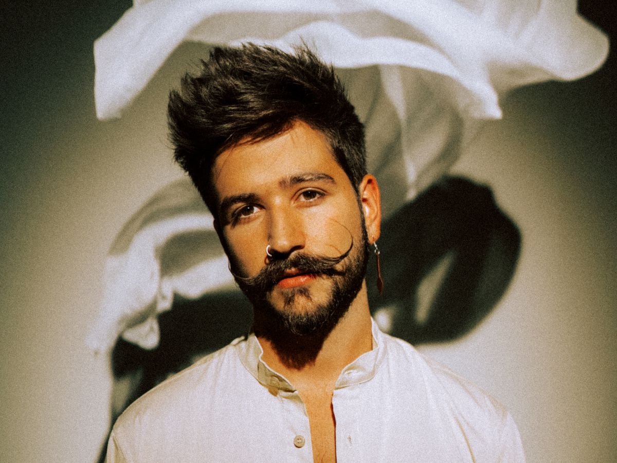 Los consagrados y las promesas coinciden en unos Grammy latinos llenos de polémica