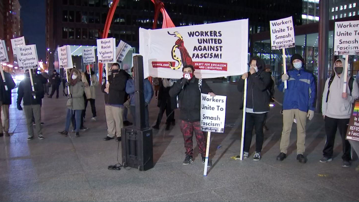 Manifestantes en Chicago reaccionan a veredicto de Kyle Rittenhouse