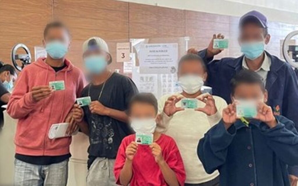 Más de mil 500 que salieron con la caravana migrante ya tienen documentos: INM