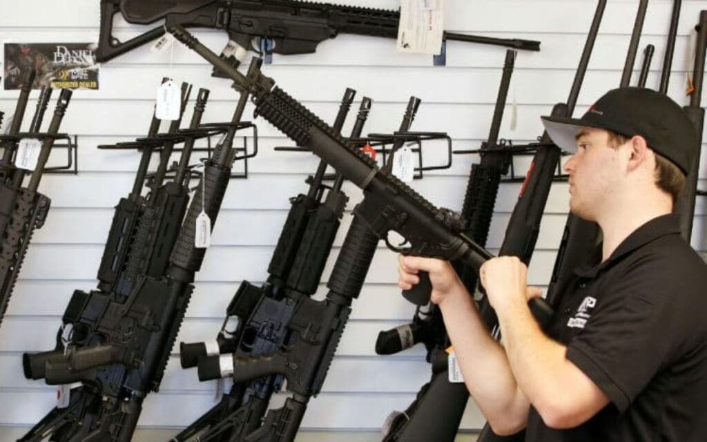 México y EU acuerdan estrategia para procesar a traficantes de armas