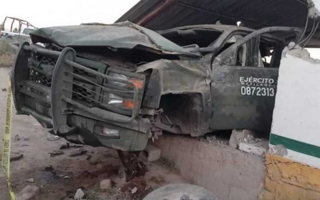 Mueren cinco elementos de Sedena tras volcadura en Durango