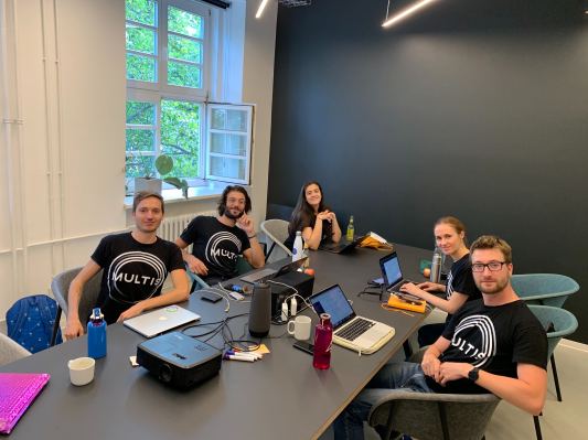 Multis es una cuenta bancaria comercial para criptomonedas