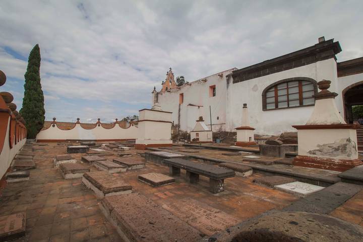 Museo de la Muerte; honrando a muertos el antiguo cementerio de La Santa Veracruz, en San Juan del Río