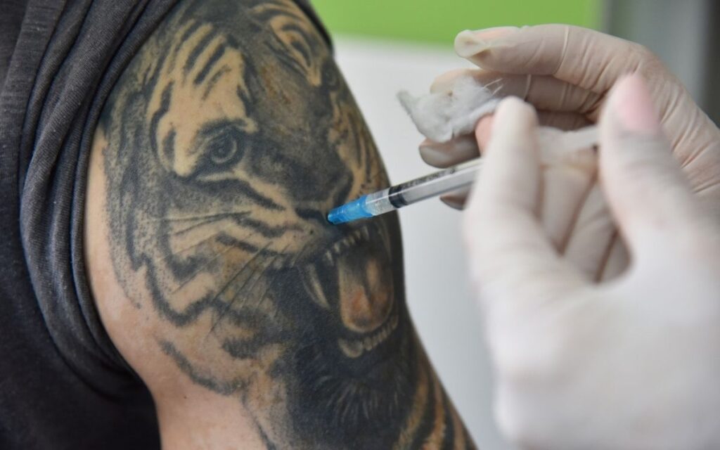 OMS: "preocupante", la variante de Covid encontrada en Sudáfrica; la llama 'Omicron'