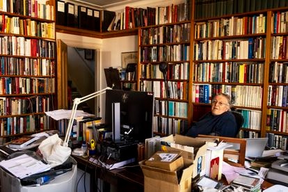 El hispanista británico Paul Preston, en el estudio de su casa en Londres, donde vive.