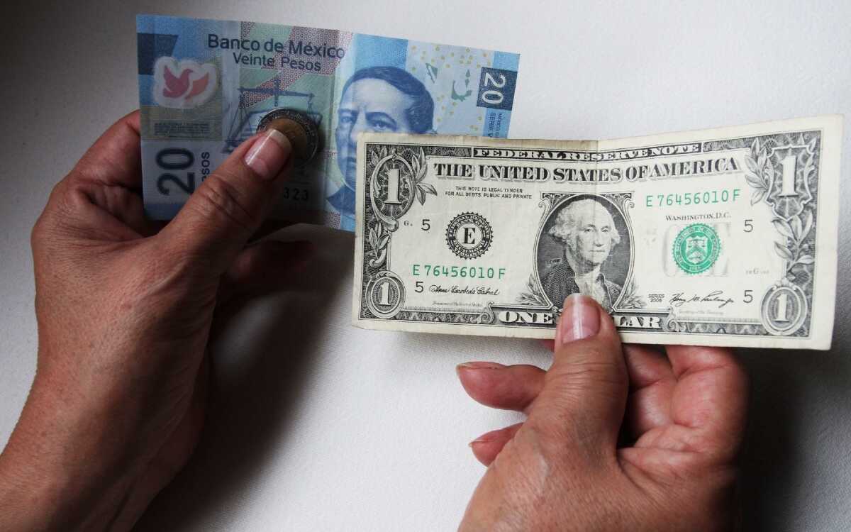 Peso avanza levemente ante menor preocupación por ómicron
