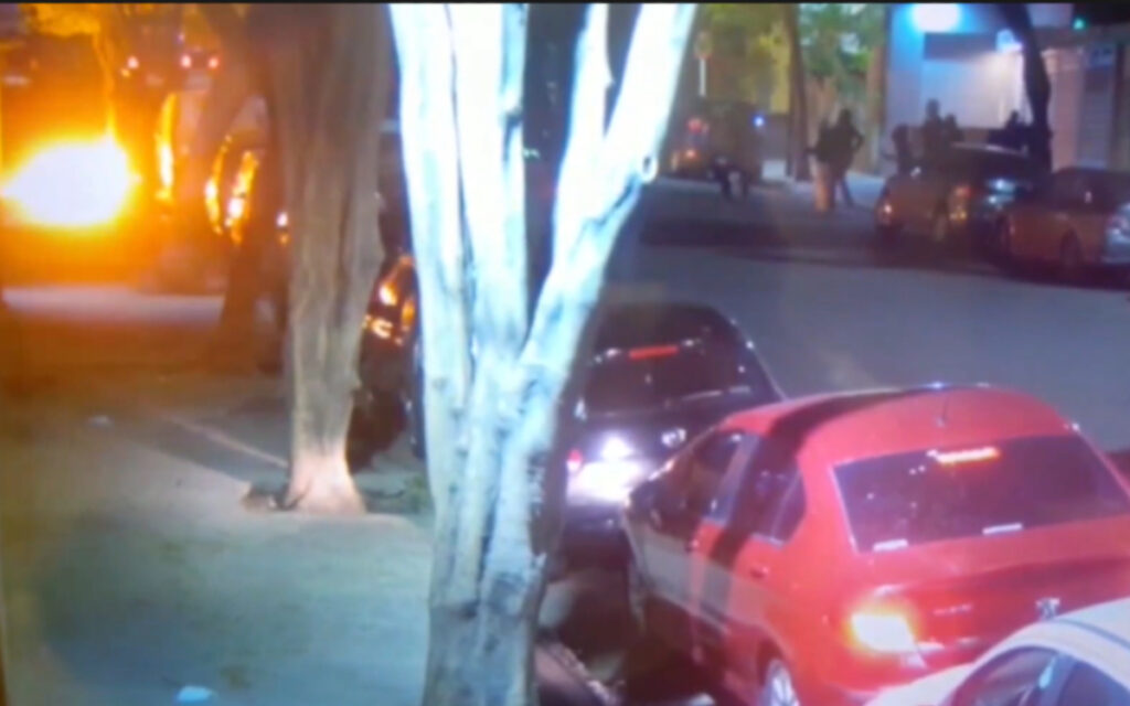 Periódico argentino Clarín es atacado con bombas molotov; no hubo daños