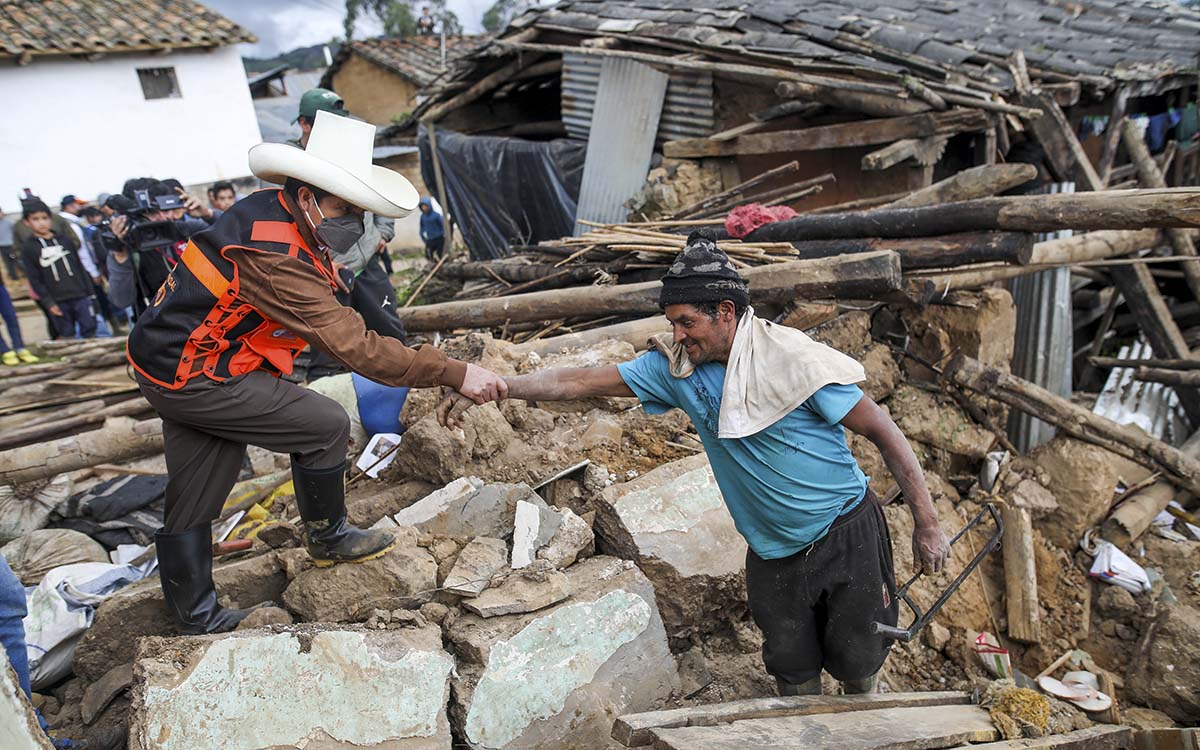 Perú considera la declaración de emergencia en 'determinados lugares' afectados por el sismo