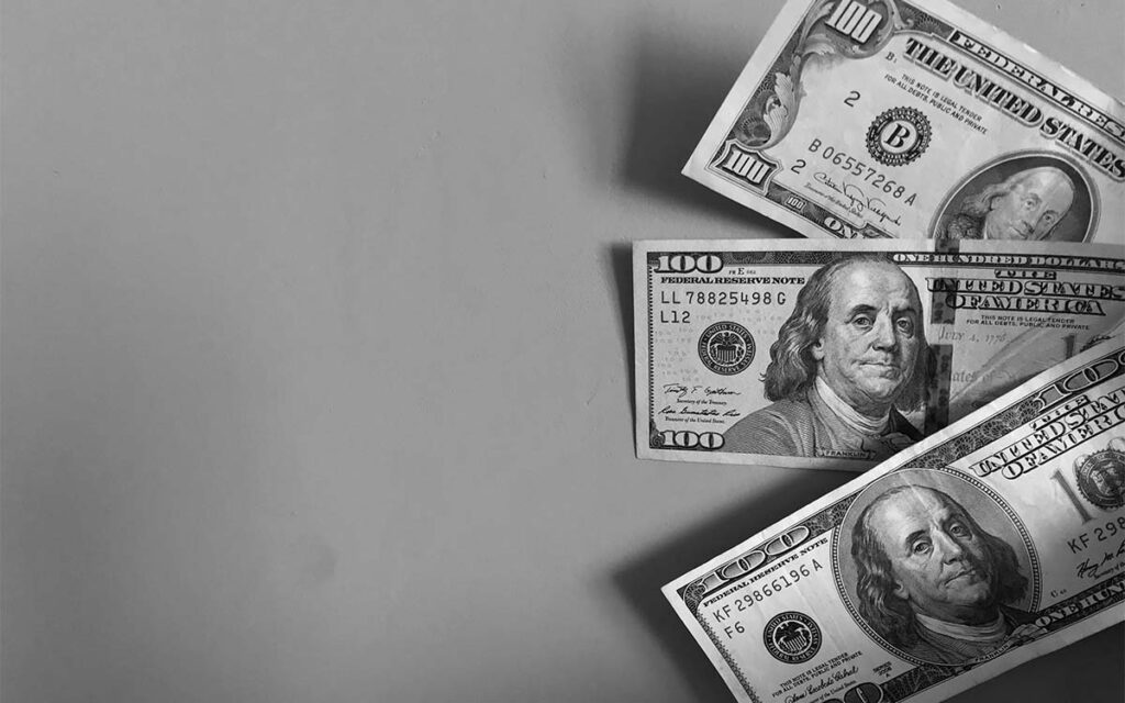 Peso mexicano supera los 21 por dólar; el nivel más débil en ocho meses