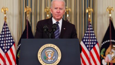 Popularidad de Biden cae a mínimos históricos, arrastrada por sus propios simpatizantes