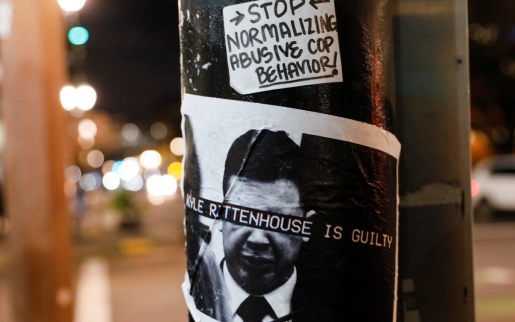 Protestan en varias ciudades de EU por absolución de joven que mató a 2 en protesta antirracismo