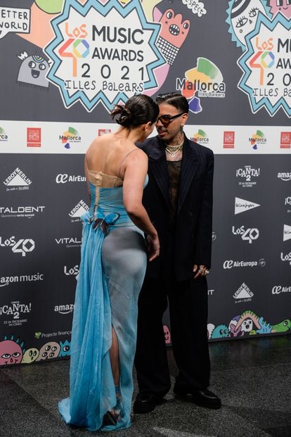Rosalía y Rauw Alejandro han posado juntos por primera vez en un evento.