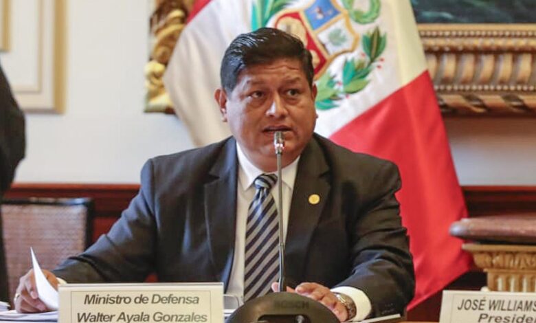 Renuncia el ministro de Defensa de Perú por caso de ascensos irregulares en el Ejército