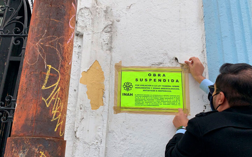 Reponen sellos de clausura a obra de remodelación en la zona de relevancia histórica de NL